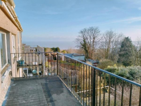 3-Bedroom home - Private parking & Spacious rooms - Perfect for those working in Swansea - By Tailored Accommodation